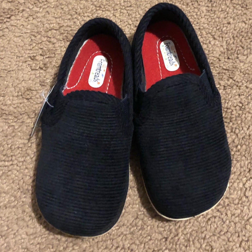 NWT Foamtreads Toddler slippers size 9